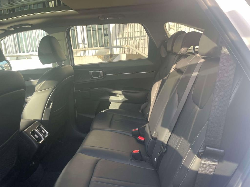 Used 2025 Kia Sorento S w/ Panoramic Sunroof Package image 10