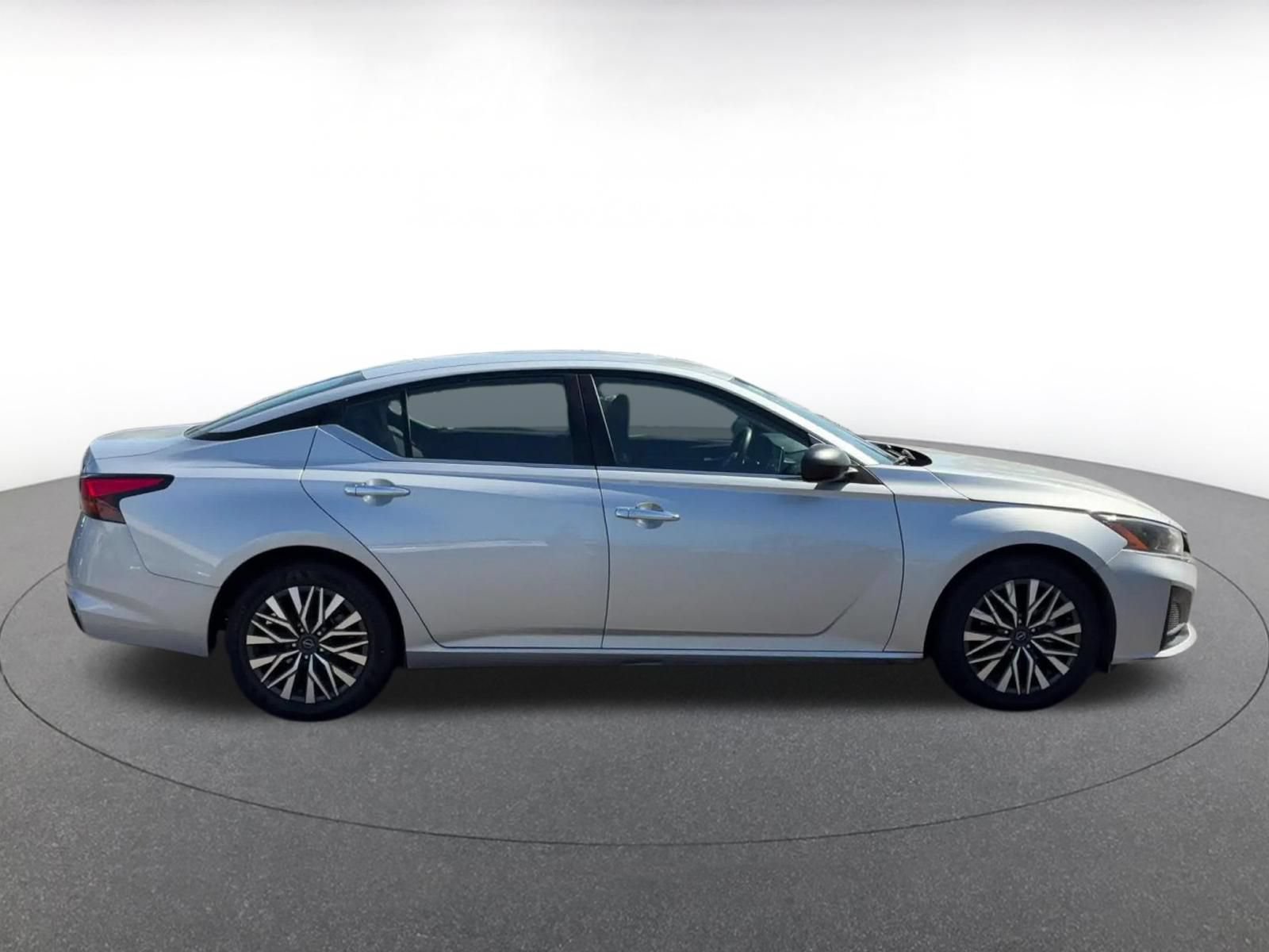 Used 2024 Nissan Altima 2.5 SV FWD image 16