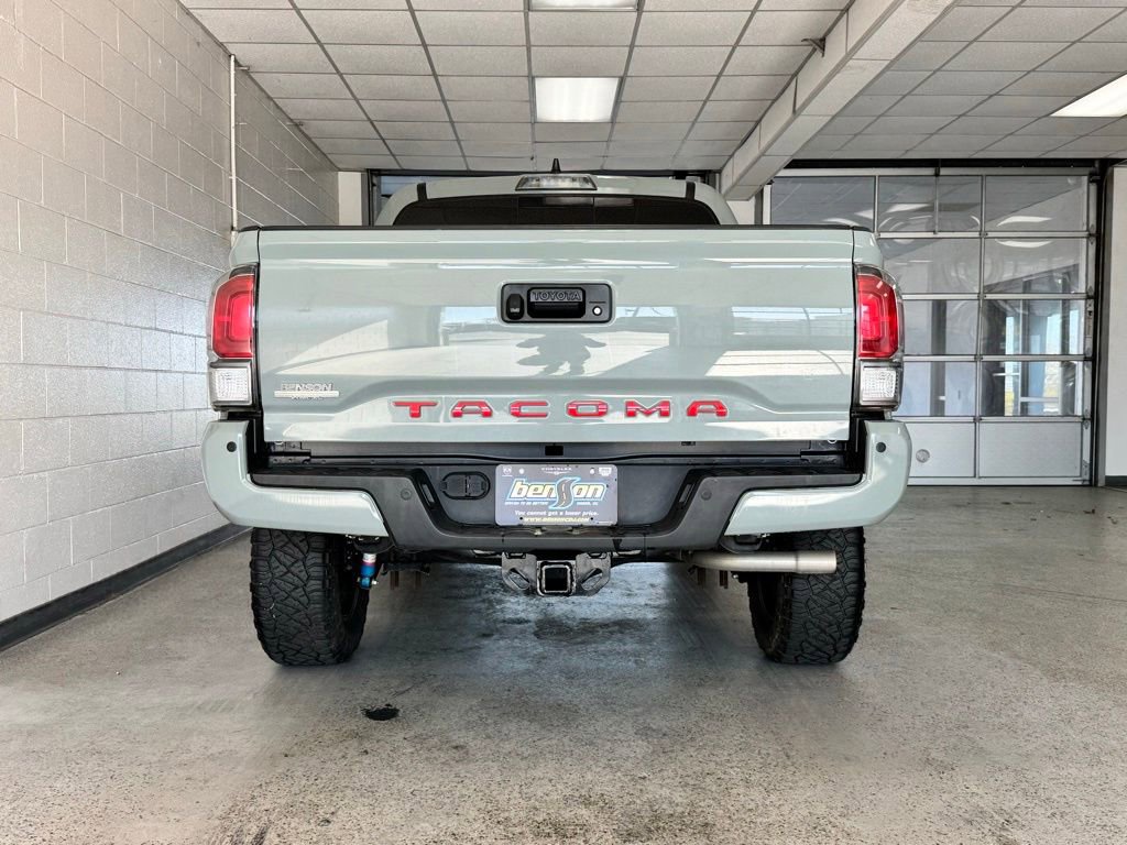 Used 2022 Toyota Tacoma TRD Sport w/ Technology Package image 5
