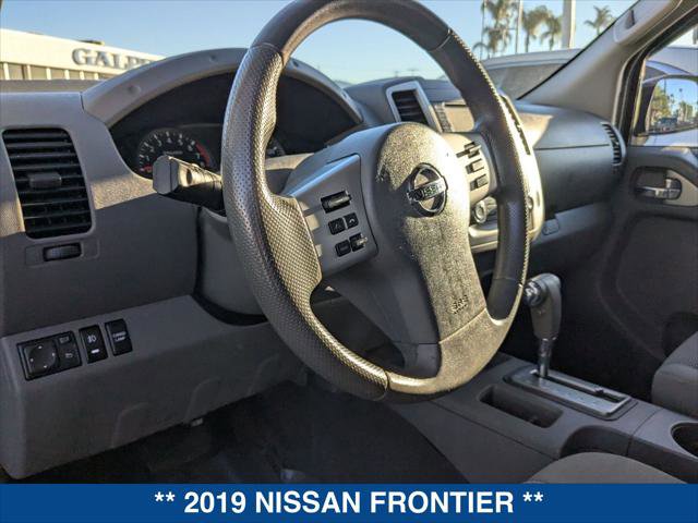 Used 2019 Nissan Frontier SV image 11