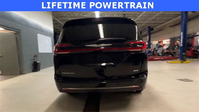 New 2026 Chrysler Pacifica Select image 7