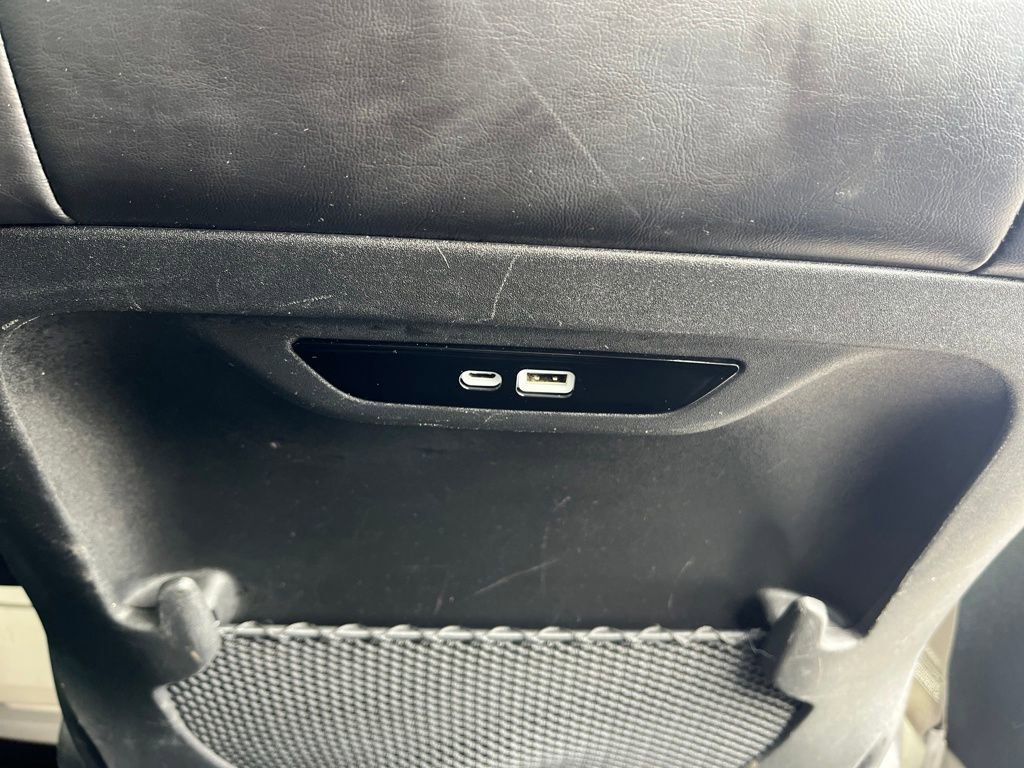 Used 2024 Chrysler Pacifica Touring-L image 37