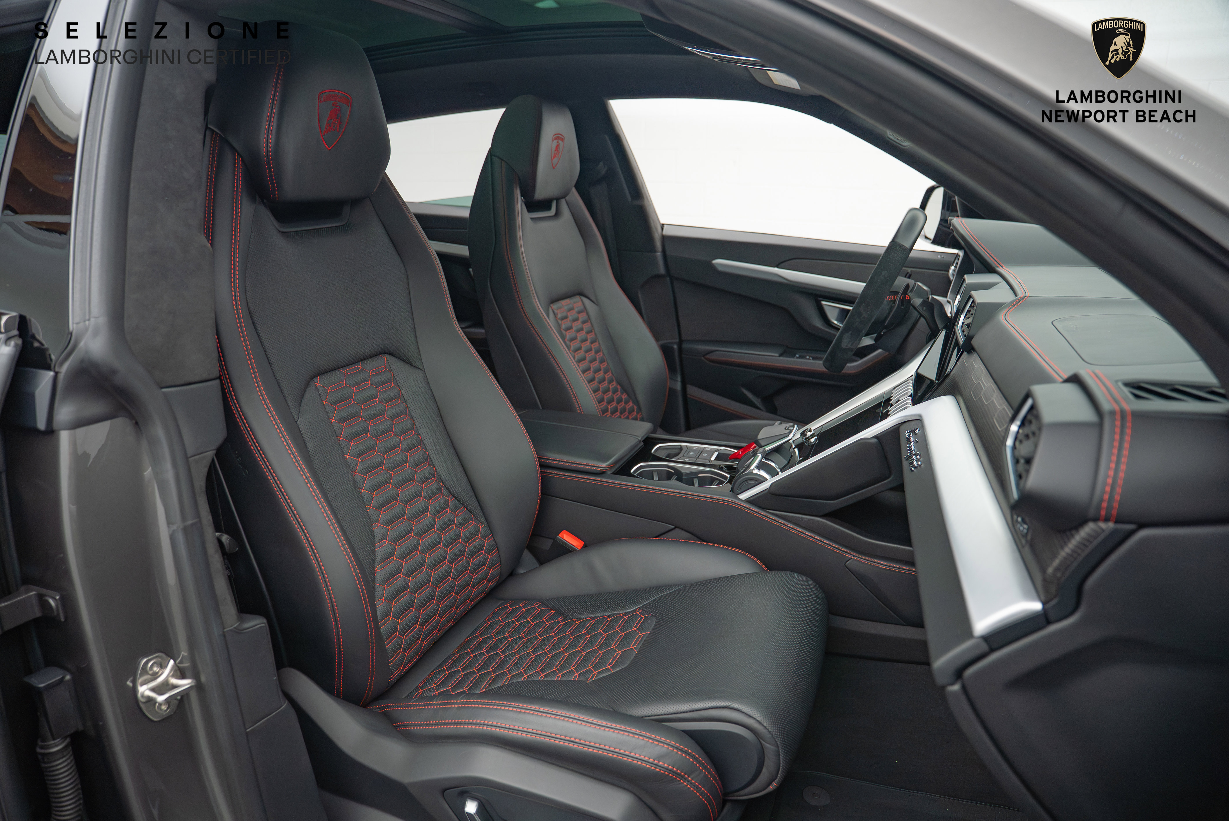 Used 2022 Lamborghini Urus AWD/4WD image 22