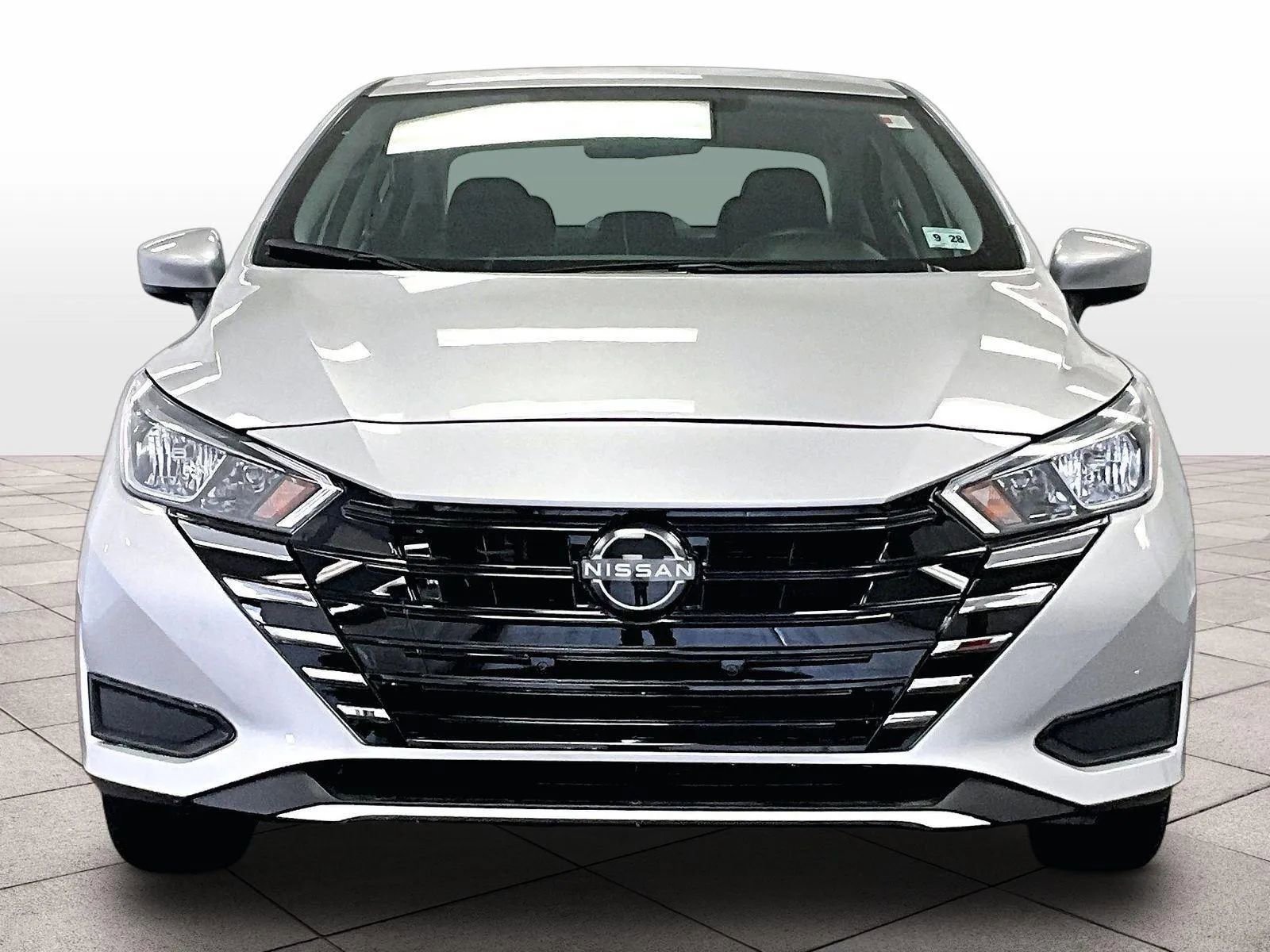 Used 2023 Nissan Versa SV image 3