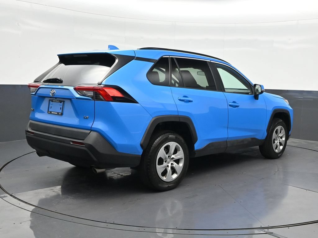 Used 2020 Toyota RAV4 LE FWD image 5