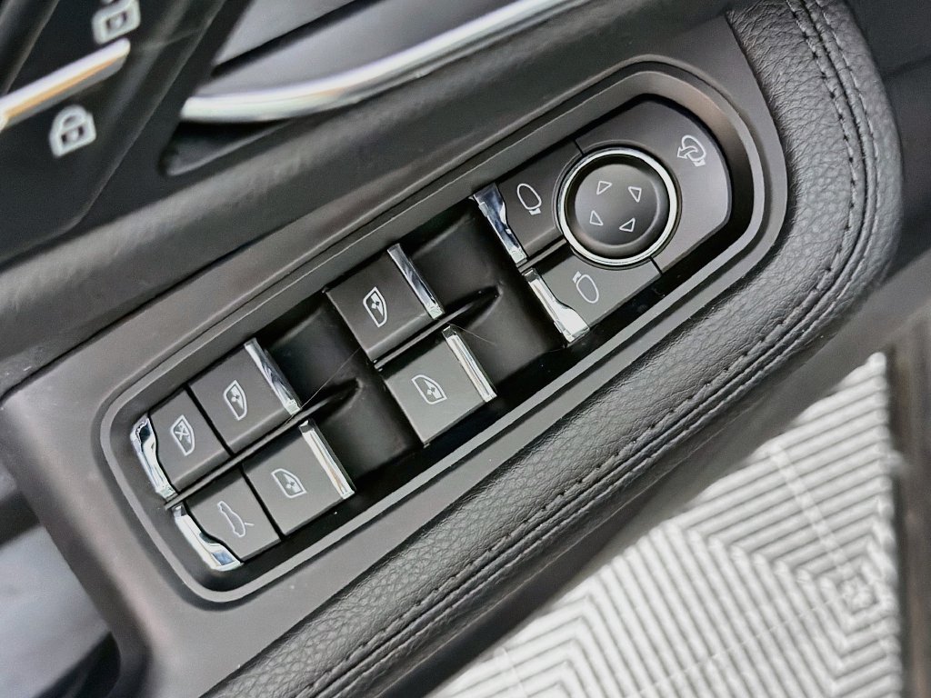 Certified 2023 Porsche Macan S AWD/4WD image 20
