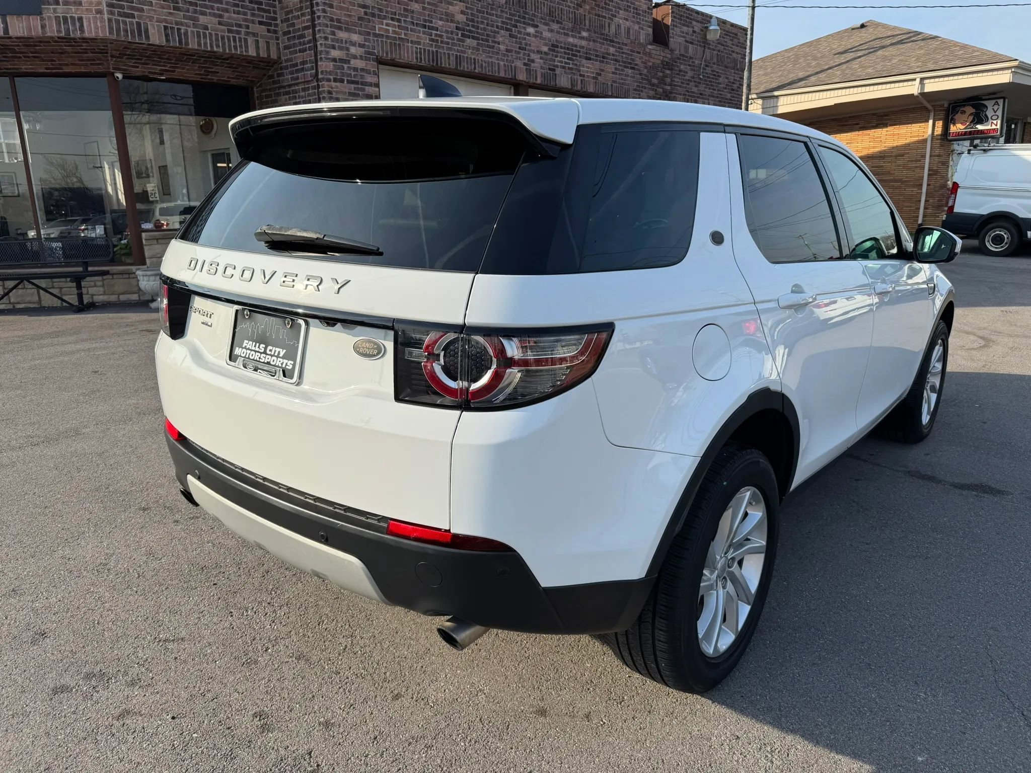 Used 2018 Land Rover Discovery Sport HSE image 16