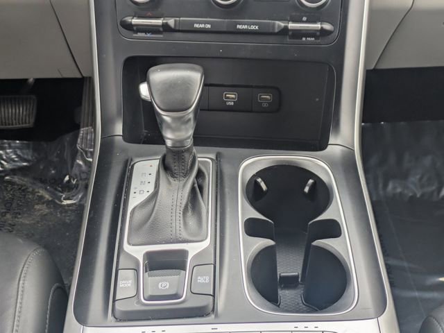 Used 2024 Kia Carnival LX FWD image 16