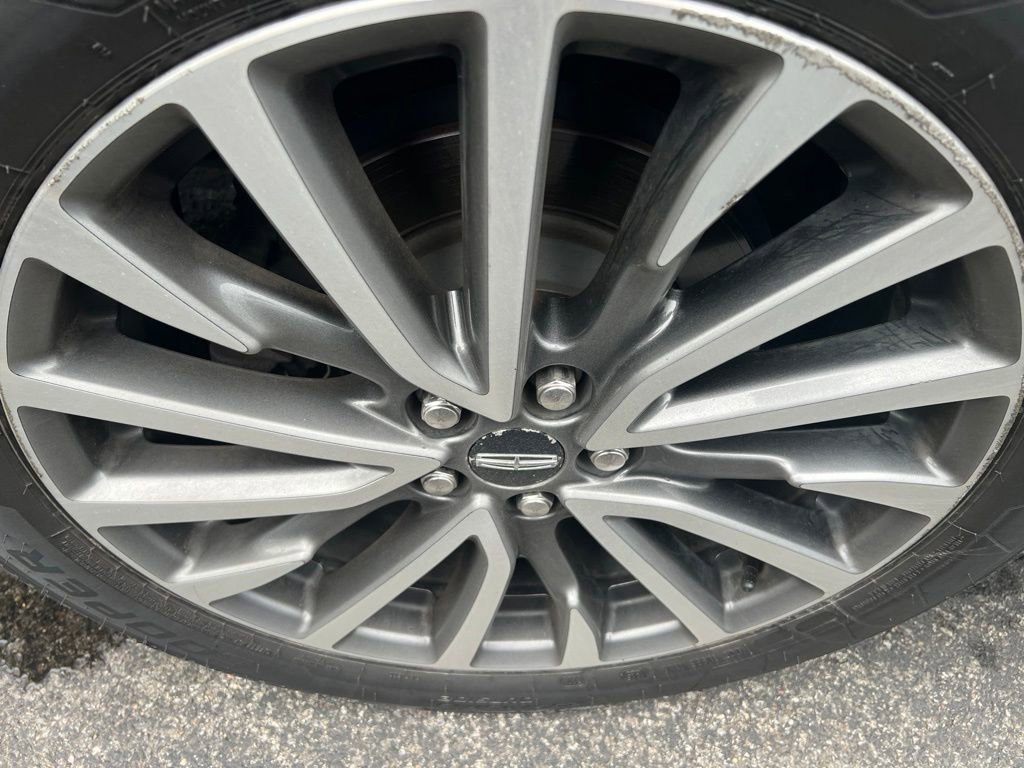 Used 2019 Lincoln Continental Select w/ Continental Climate Package AWD/4WD image 5