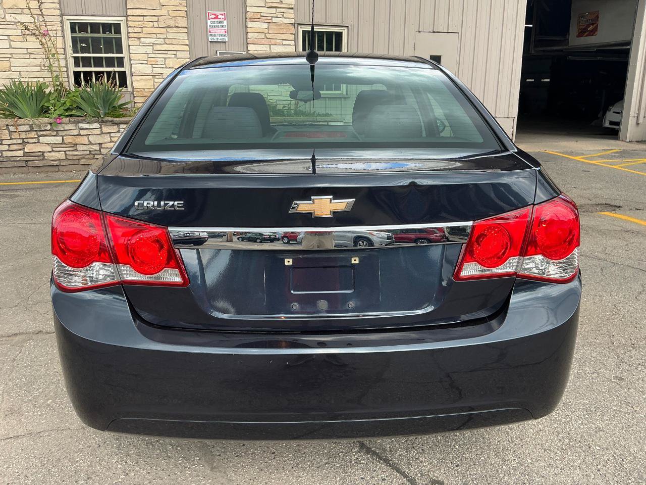 Used 2014 Chevrolet Cruze LT FWD image 5