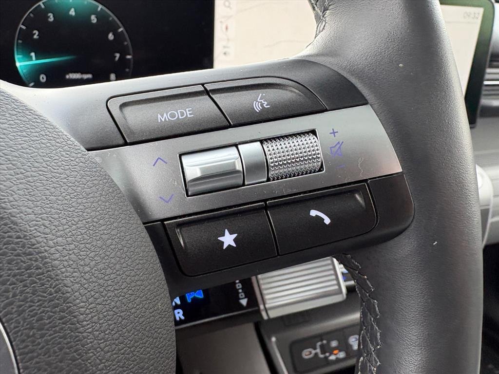Certified 2025 Hyundai Kona Limited AWD/4WD image 13