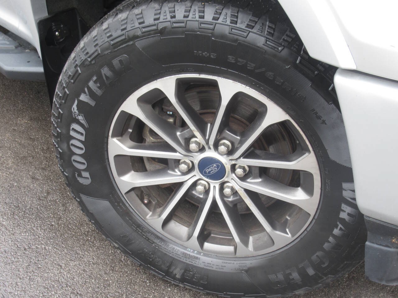 Used 2018 Ford F150 XLT w/ Equipment Group 302A Luxury AWD/4WD image 4