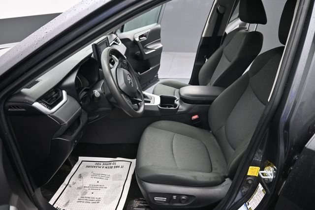 Used 2022 Toyota RAV4 XLE AWD/4WD image 12