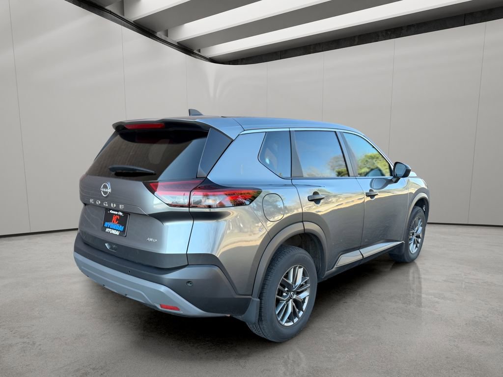 Used 2023 Nissan Rogue S image 5
