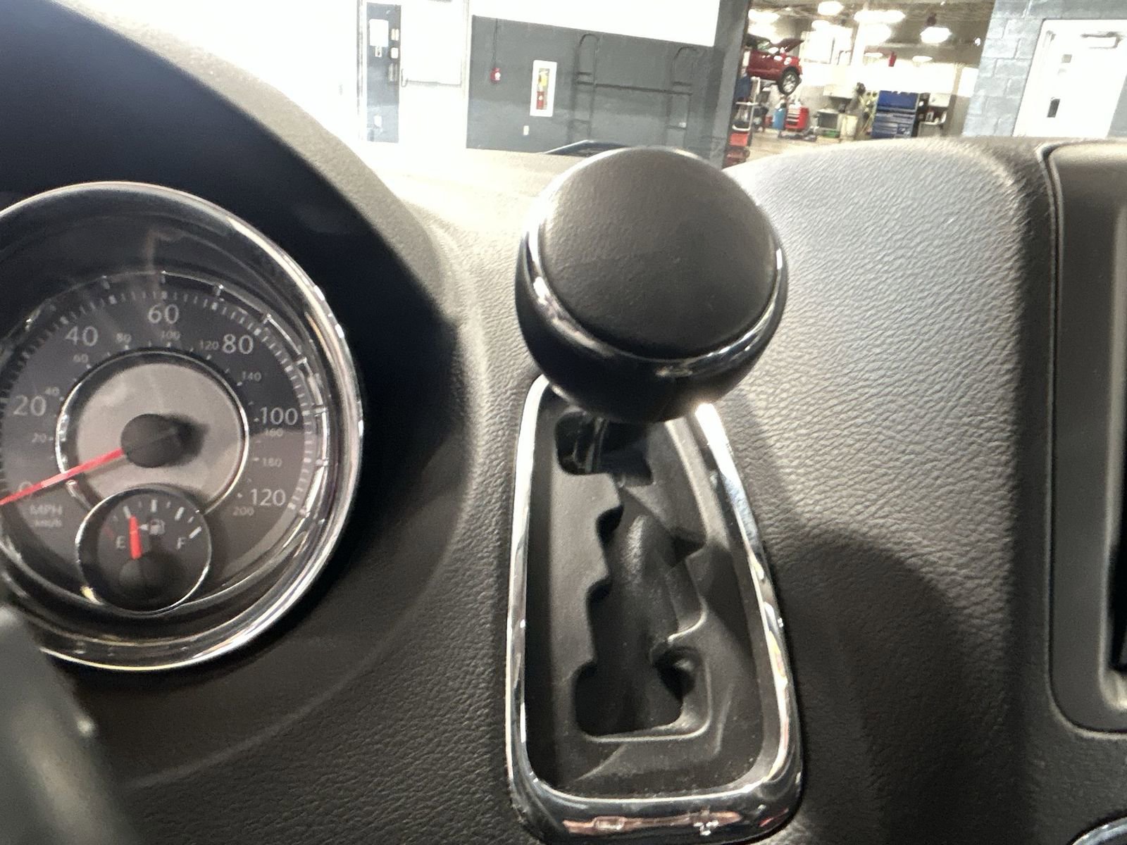 Used 2016 Chrysler Town & Country Touring w/ Driver Convenience Group FWD image 22