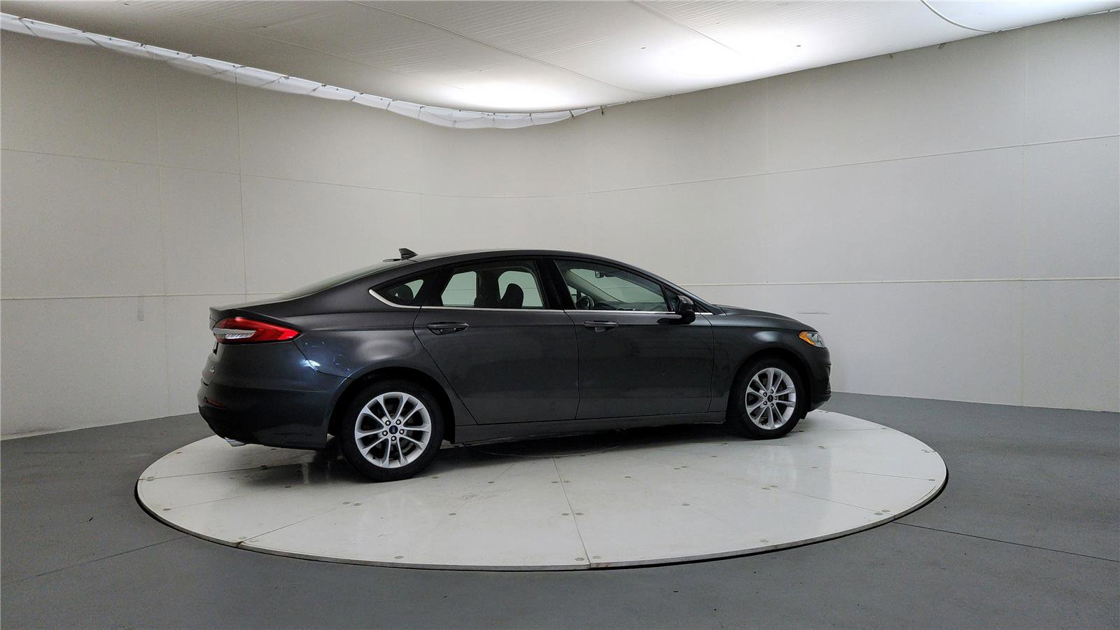 Used 2020 Ford Fusion SE image 7