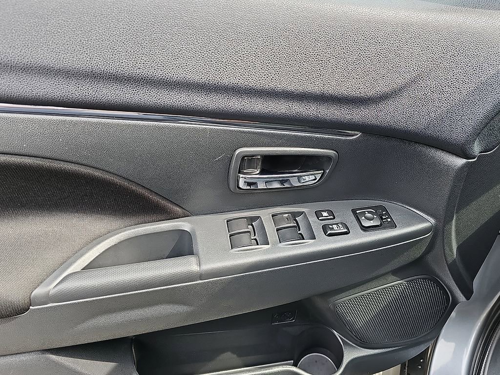 Used 2025 Mitsubishi Outlander Sport ES image 12