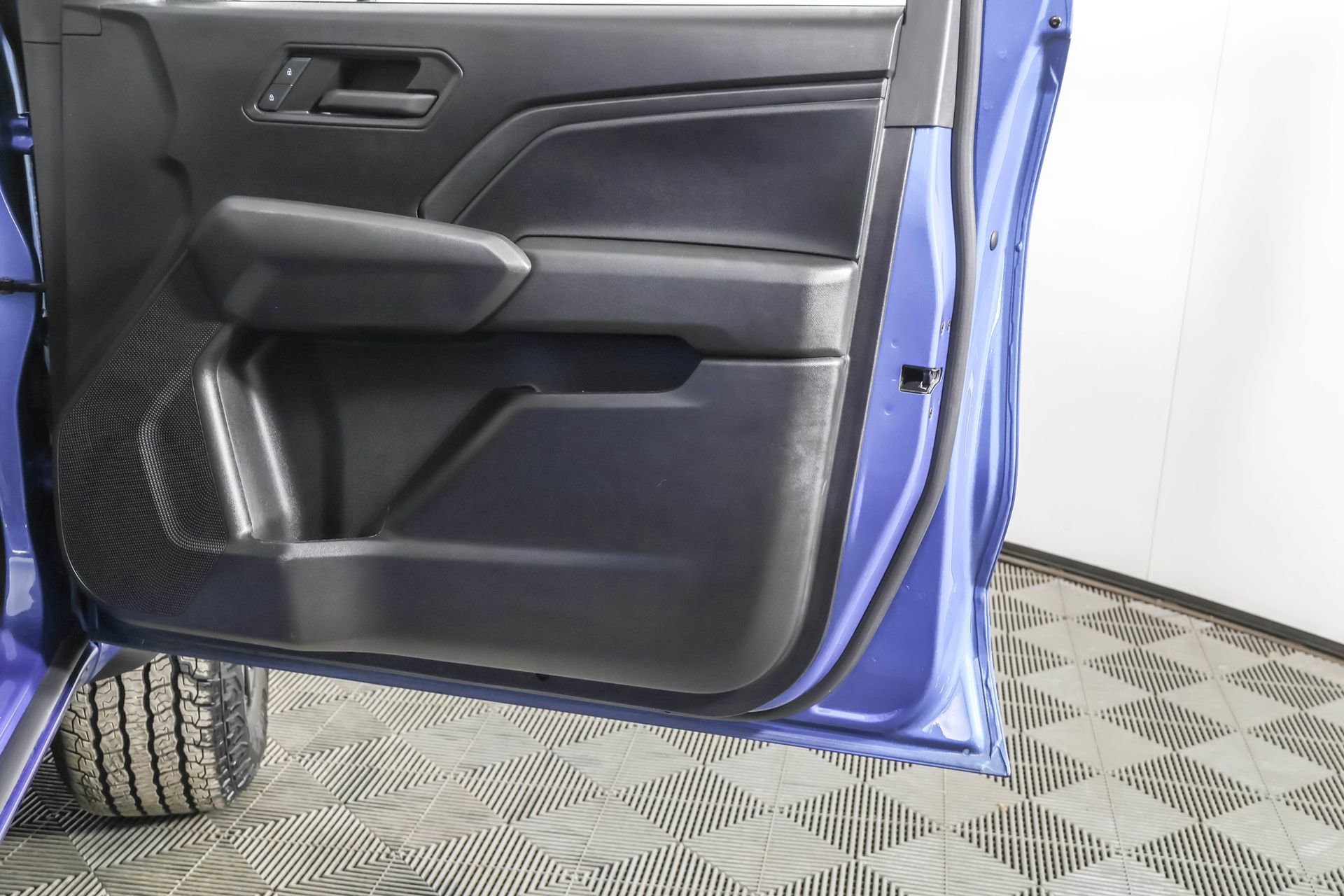 Used 2024 Chevrolet Colorado Trail Boss w/ Technology Package image 46