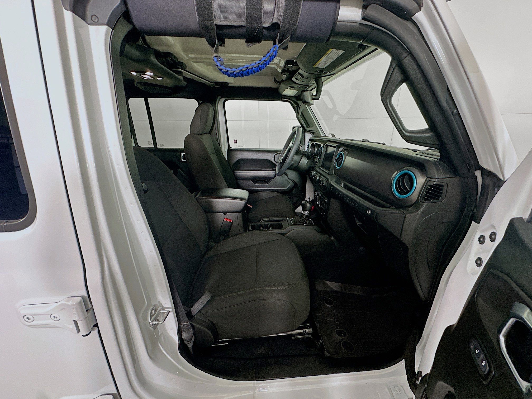 Used 2023 Jeep Wrangler Unlimited w/ Cold Weather Group image 30