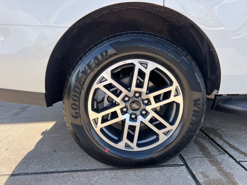 New 2026 Ford Expedition Active image 8