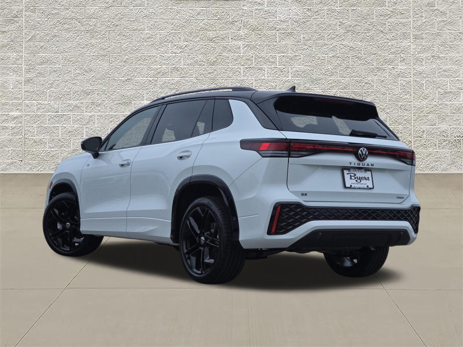 New 2026 Volkswagen Tiguan SE R-Line AWD/4WD image 5