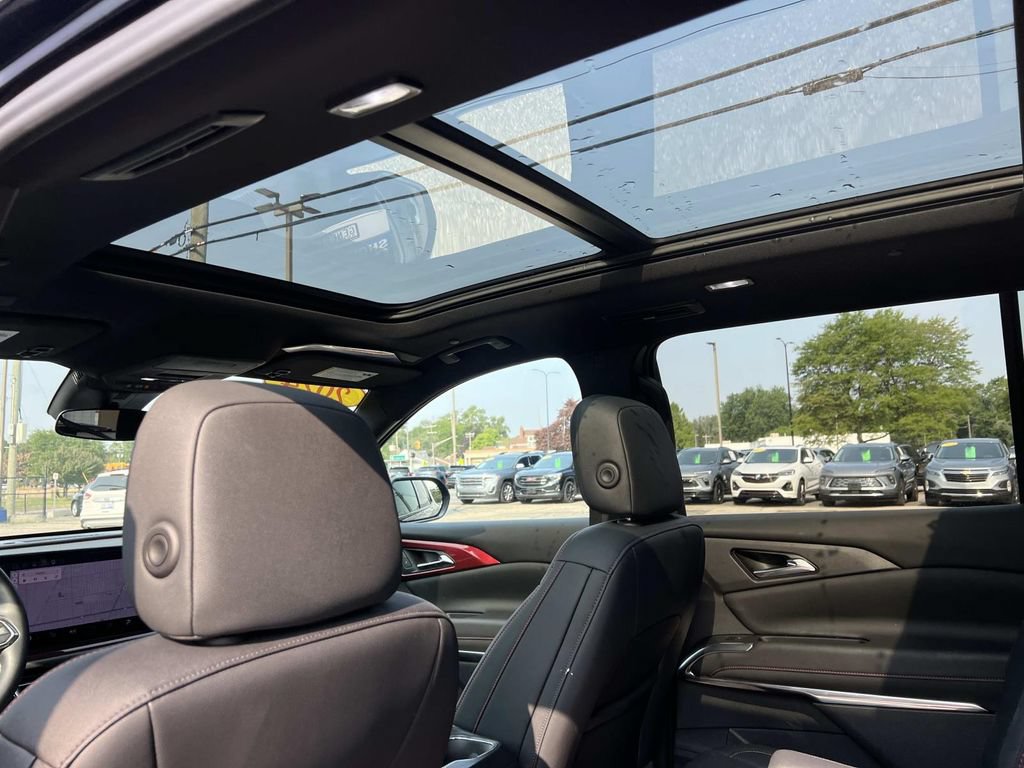 Used 2024 Chevrolet Traverse Z71 w/ LPO, Floor Liner Package AWD/4WD image 13