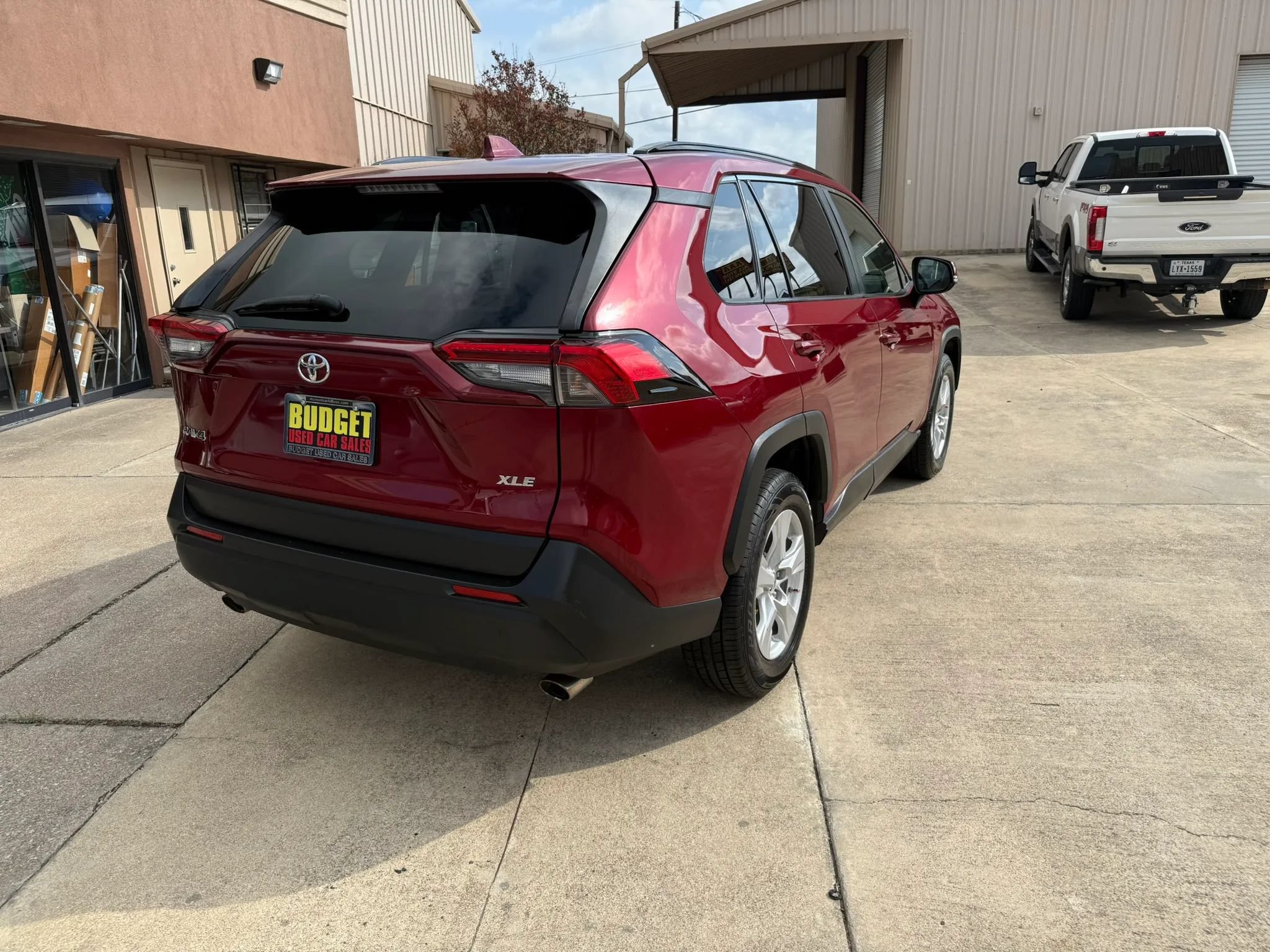 Used 2019 Toyota RAV4 XLE w/ Carpet Mat Package FWD image 5