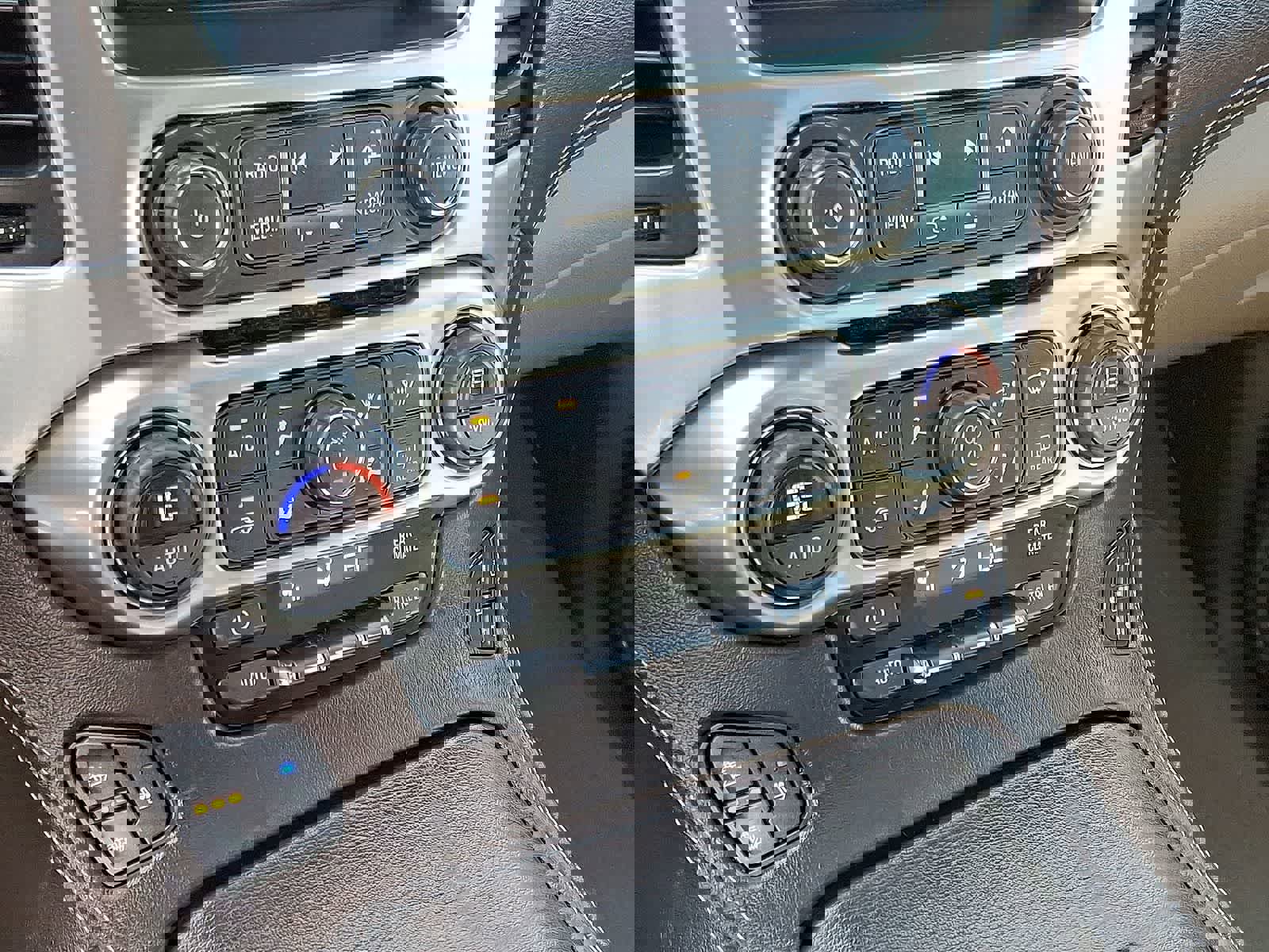 Used 2018 Chevrolet Suburban Premier image 24