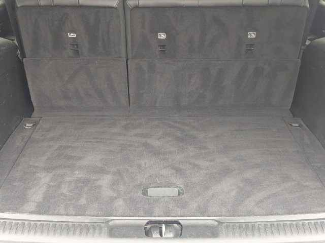 Used 2023 Jeep Wagoneer L Series III w/ Preferred Equipment Group AWD/4WD image 7