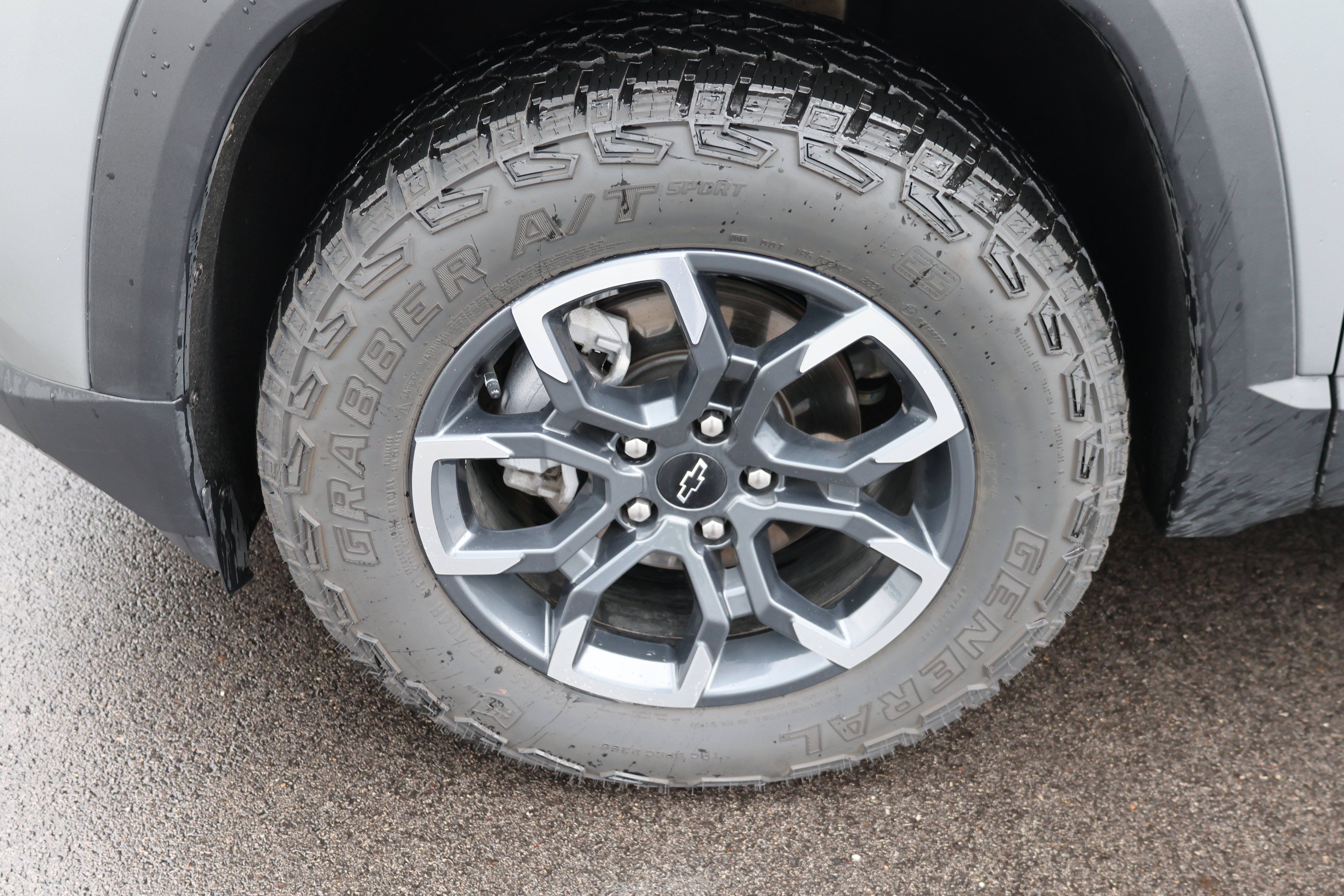 Used 2025 Chevrolet Equinox ACTIV w/ Safety and Technology Package AWD/4WD image 10