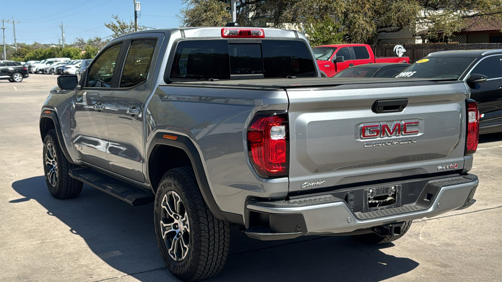 Used 2025 GMC Canyon AT4 image 5