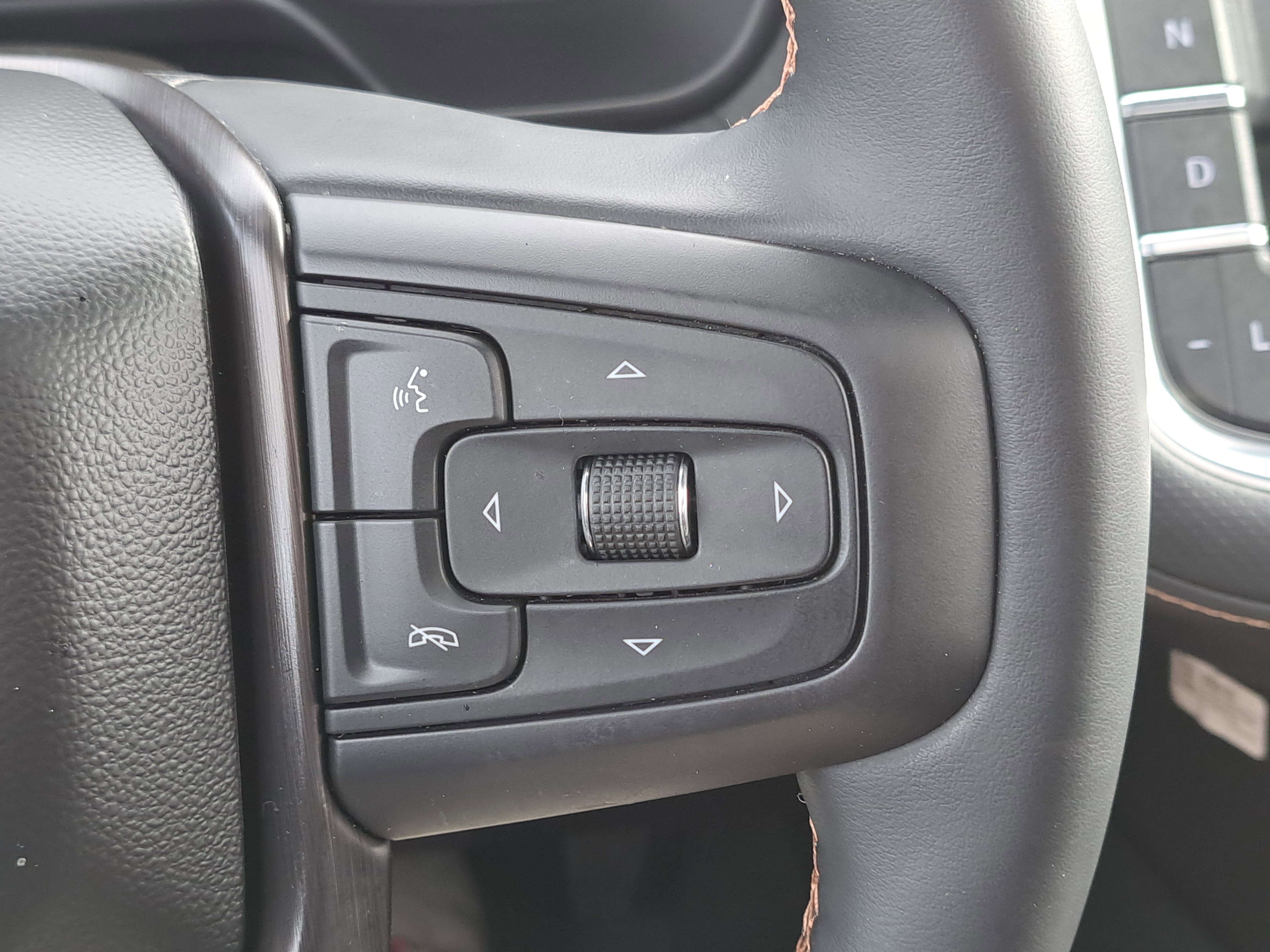 Used 2024 GMC Yukon AT4 w/ Technology Package image 23