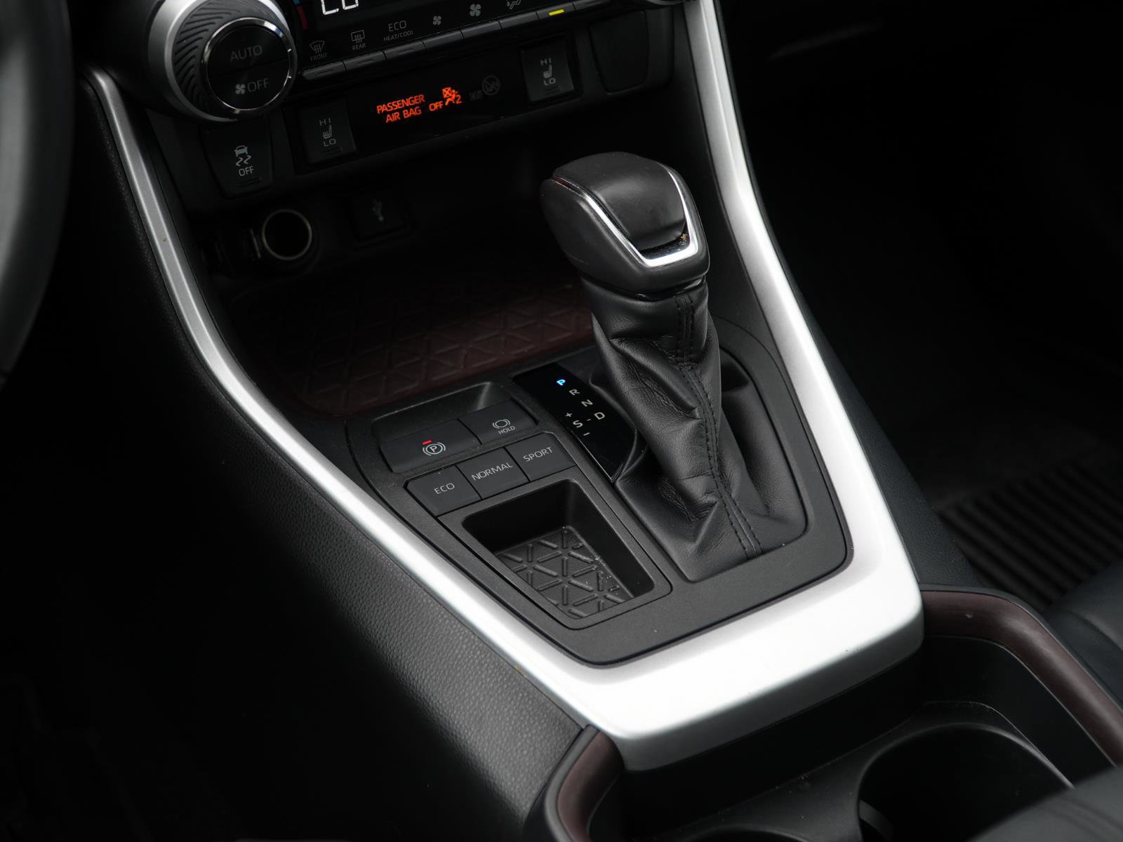 Used 2020 Toyota RAV4 Limited FWD image 25