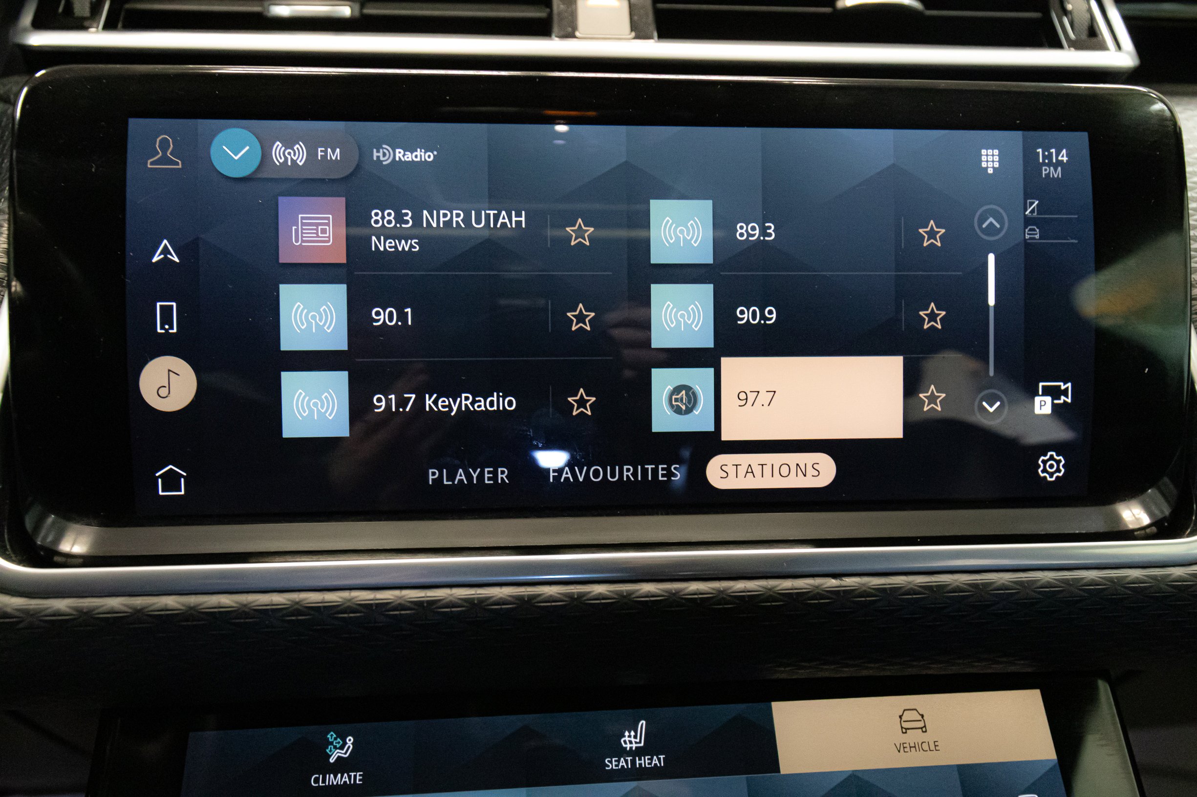 Used 2021 Land Rover Range Rover Velar R-Dynamic S image 25