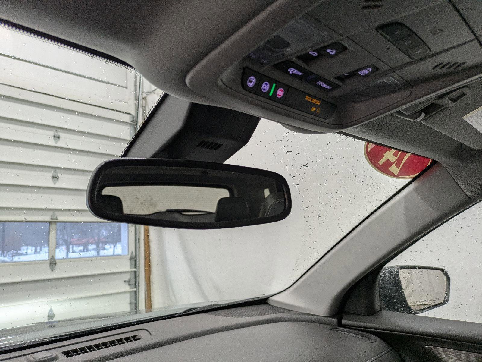 Used 2024 GMC Terrain SLT w/ Infotainment Package II image 22