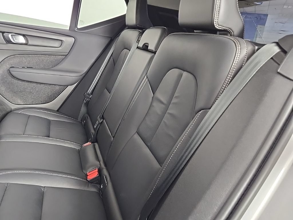 Certified 2023 Volvo XC40 B5 Ultimate w/ Climate Package AWD/4WD image 17