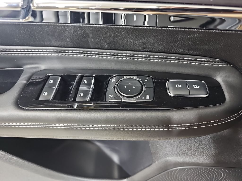 Used 2024 Lincoln Corsair AWD w/ Equipment Group 101A image 30
