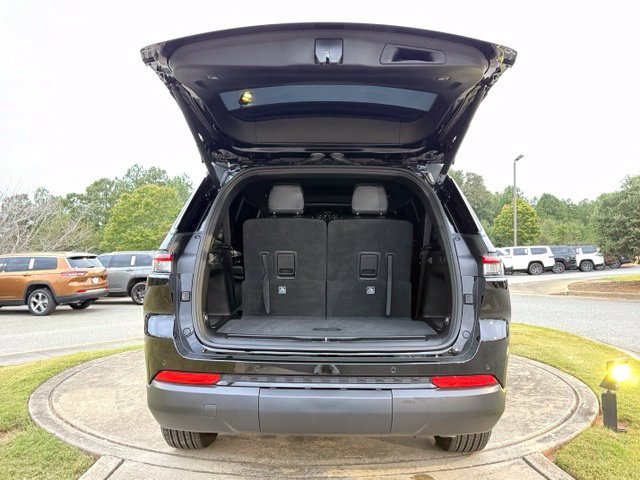 Used 2025 Jeep Grand Cherokee L Altitude RWD image 31