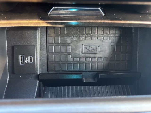 Used 2022 Ford F250 Lariat w/ Black Appearance Package image 30