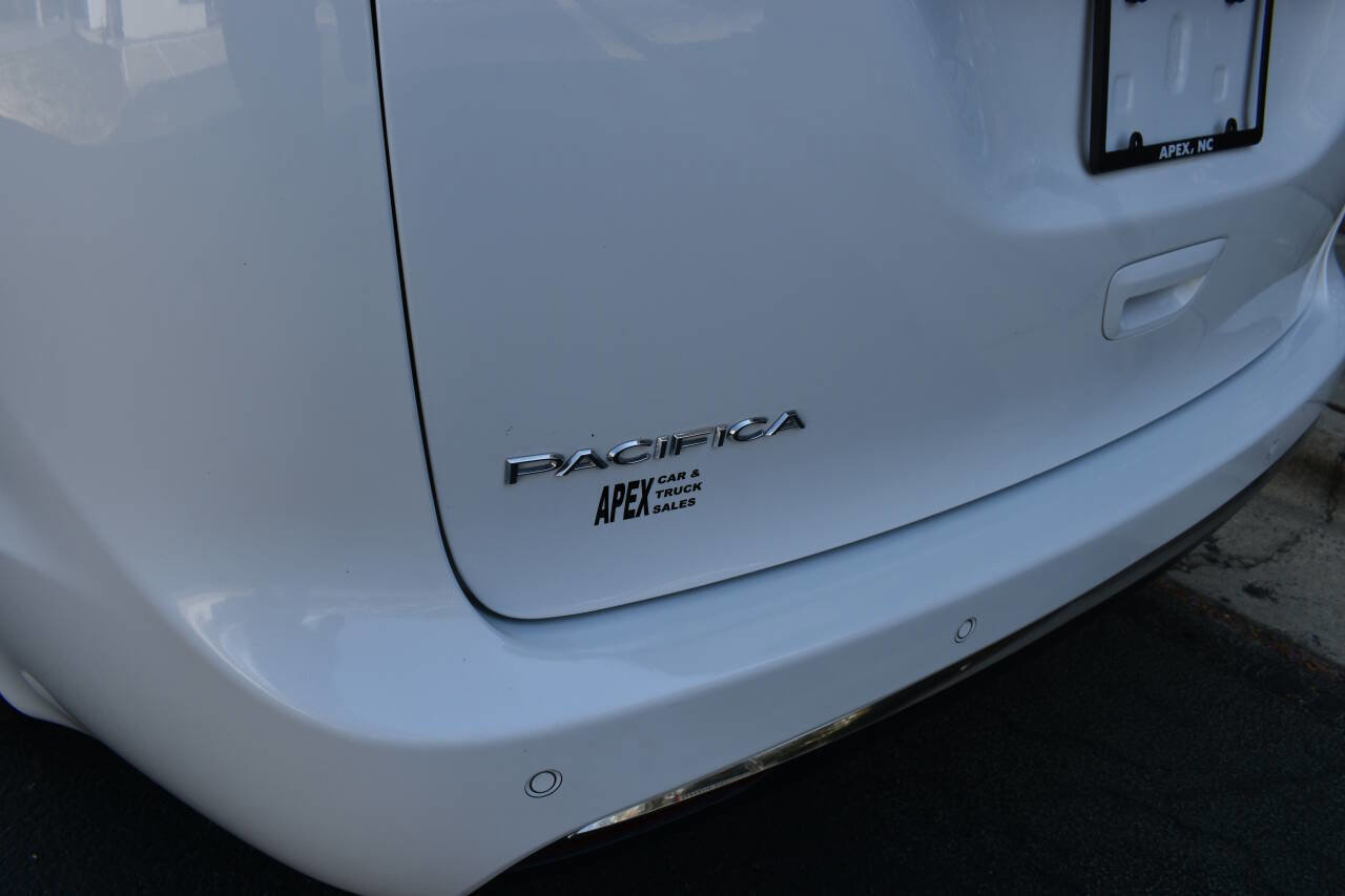 Used 2021 Chrysler Pacifica Touring-L image 35