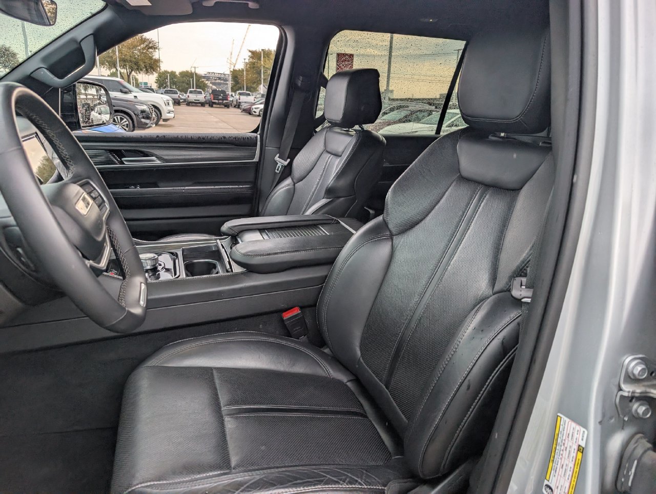 Used 2024 Jeep Wagoneer L Series II w/ Flexible Seating Group AWD/4WD image 25