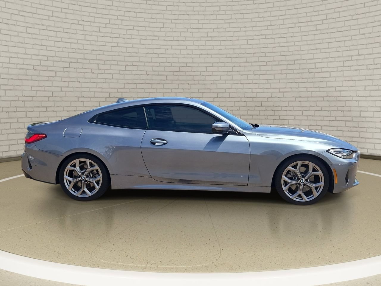 Used 2021 BMW 430i Coupe w/ Parking Assistance Package RWD image 4