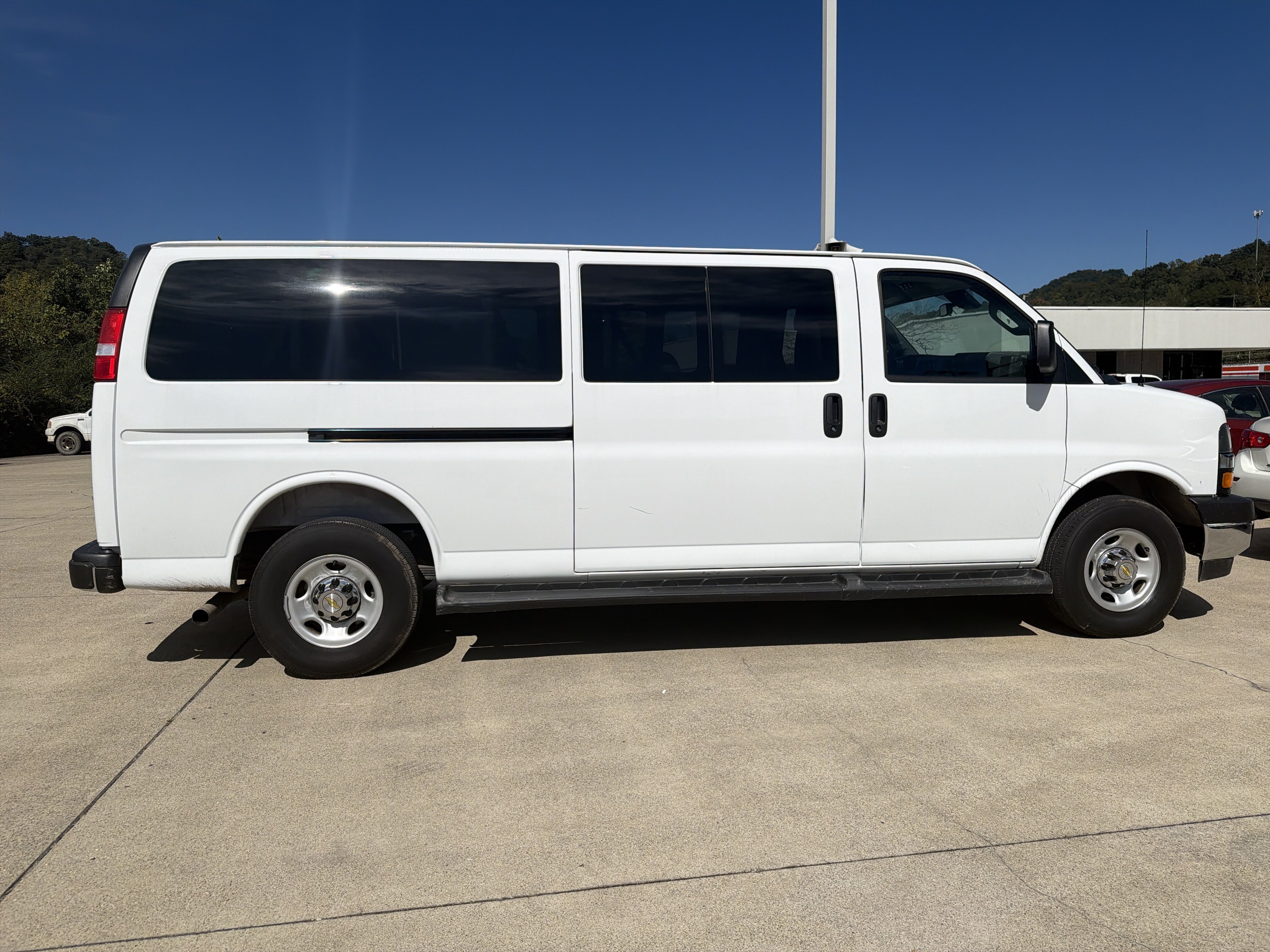Used 2025 Chevrolet Express 3500 LT w/ LT Preferred Equipment Group RWD image 8