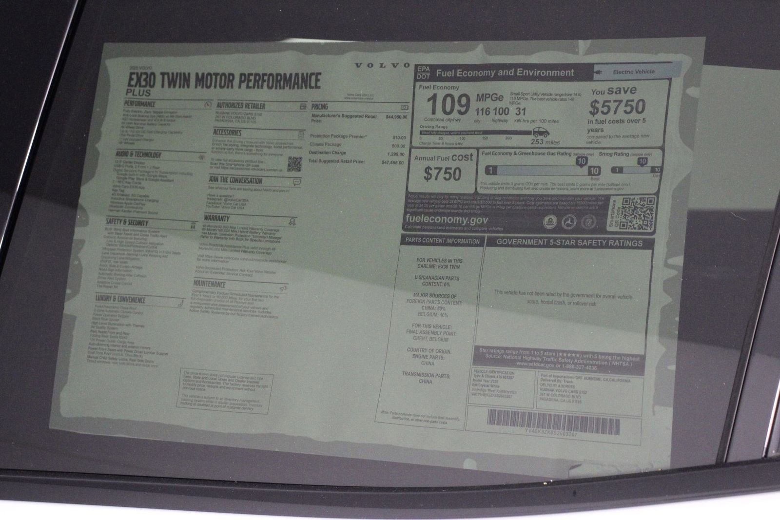 New 2025 Volvo EX30 Plus w/ Protection Package Premier AWD/4WD image 17