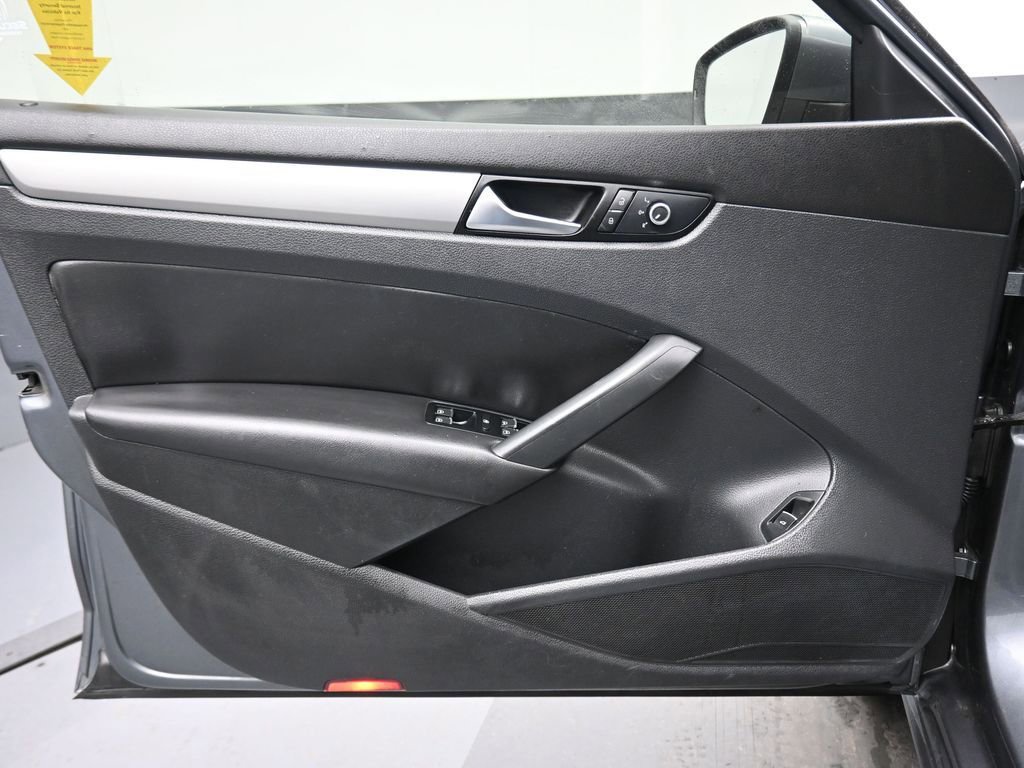 Used 2014 Volkswagen Passat 1.8T Wolfsburg Edition image 9
