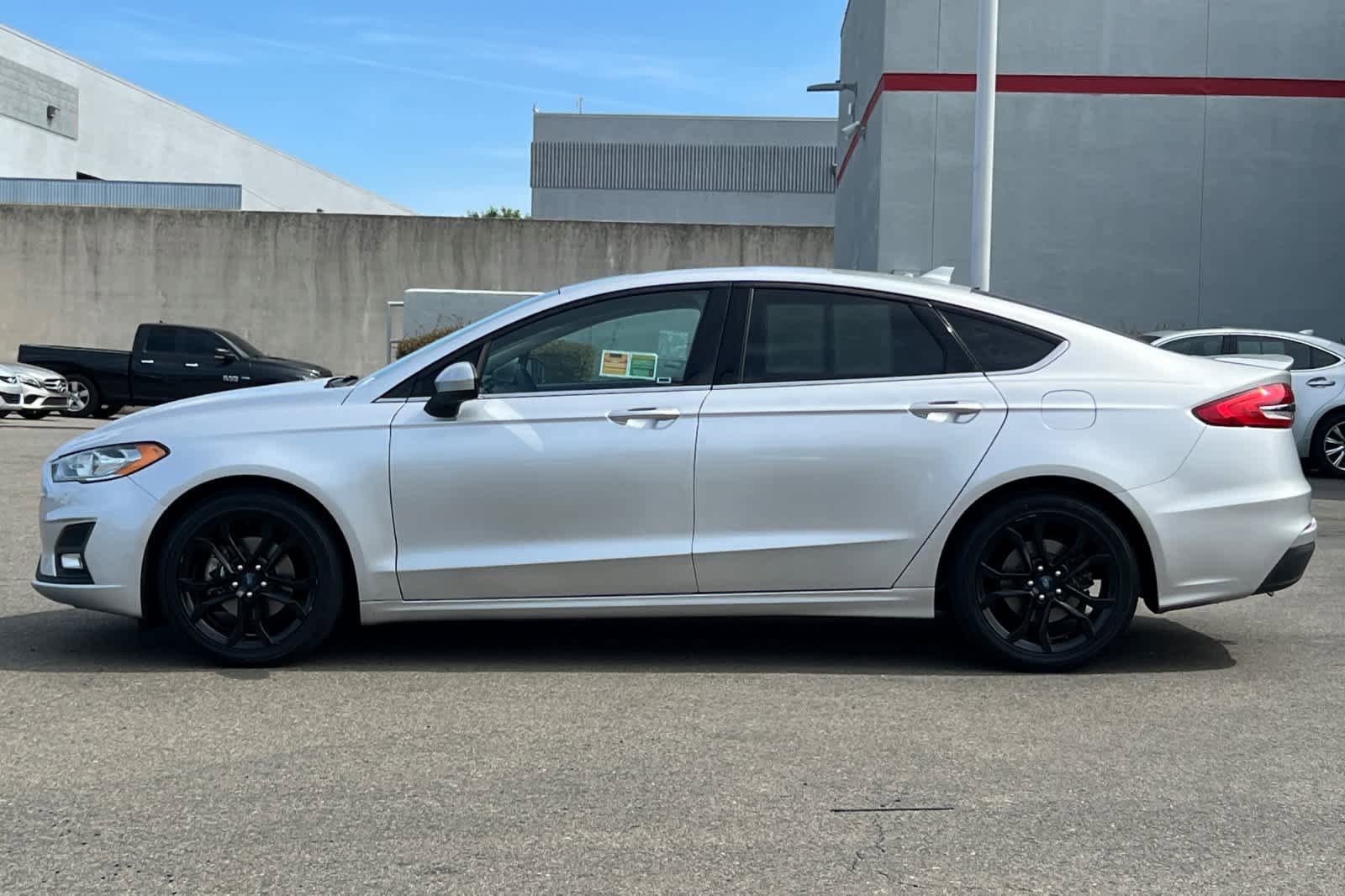 Used 2019 Ford Fusion SE w/ Equipment Group 151A FWD image 9