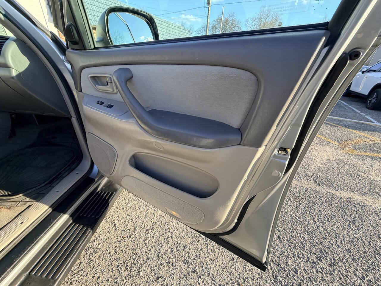 Used 2005 Toyota Sequoia SR5 image 36