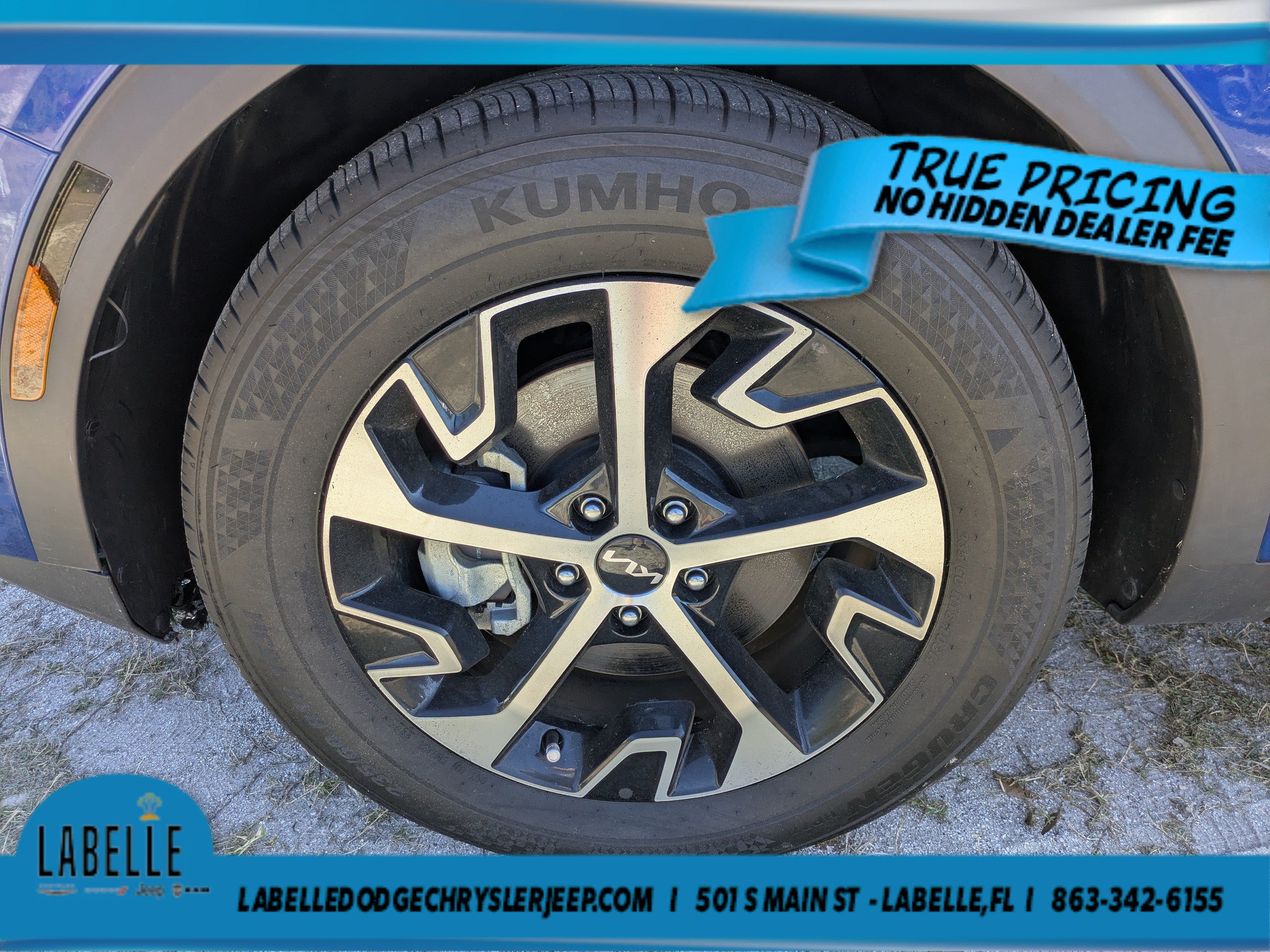 Used 2024 Kia Sportage EX FWD image 11