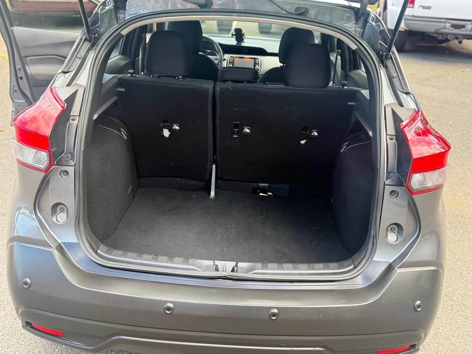 Used 2020 Nissan Kicks S FWD image 12