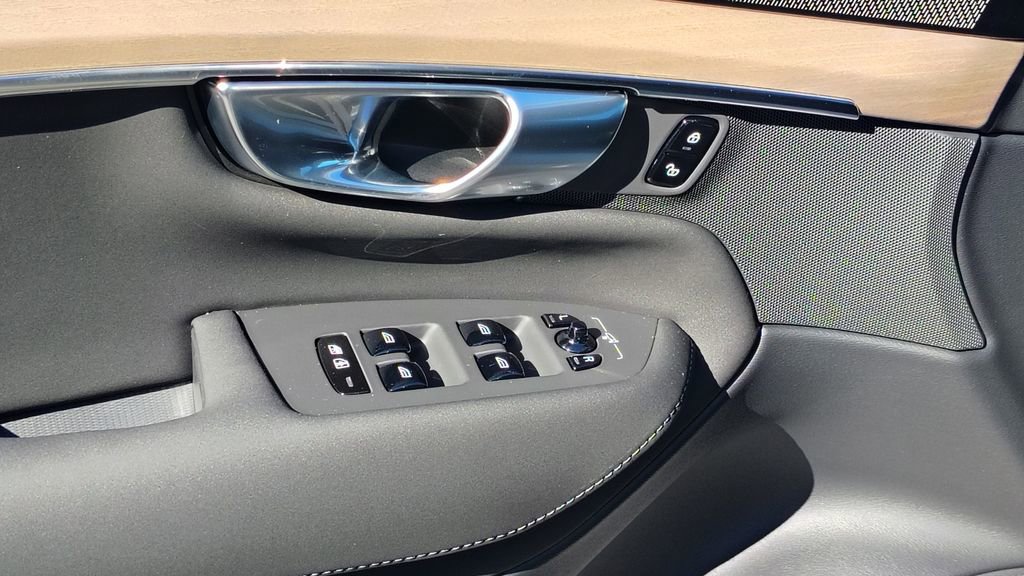 New 2026 Volvo XC90 B6 Plus w/ Protection Package Premier image 10